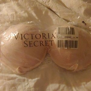 Victoria secret 38D bombshell bra new in package